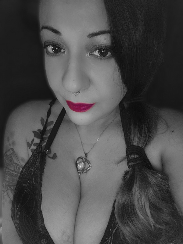 Profile picture of damaged_kisses